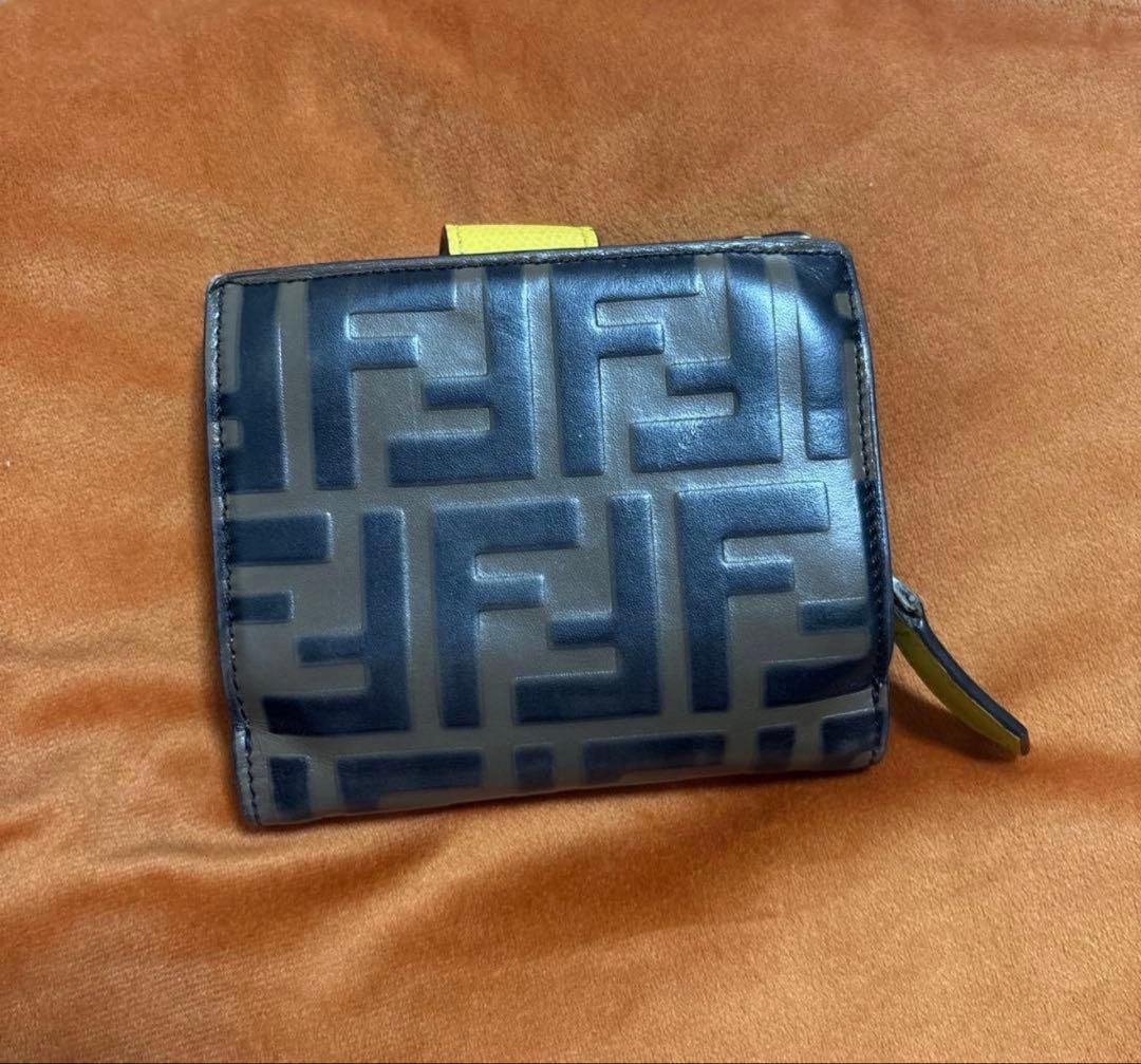 ま*ち様 Fendi 二つ折り財布 ブラウン/イエロー フェンディ