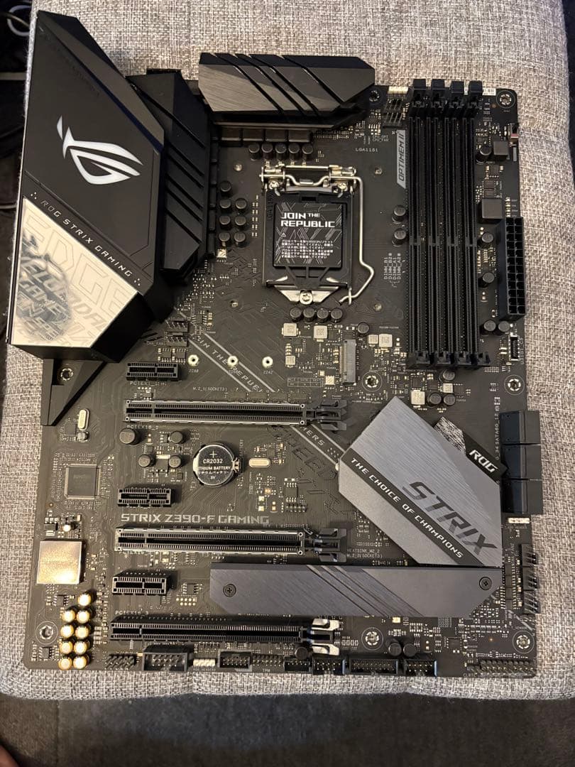 ASUS ROG STRIX Z390-F GAMING マザーボード