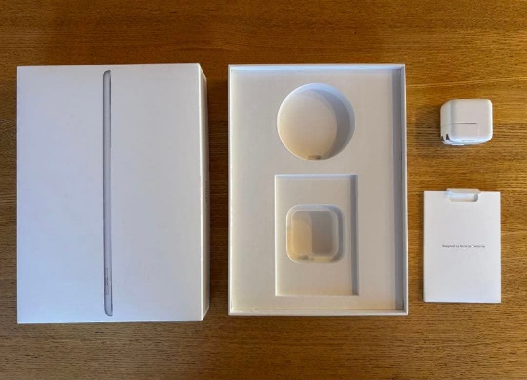 Apple iPad 第6世代 Wi-Fiモデル シルバー 本体 充電器付き