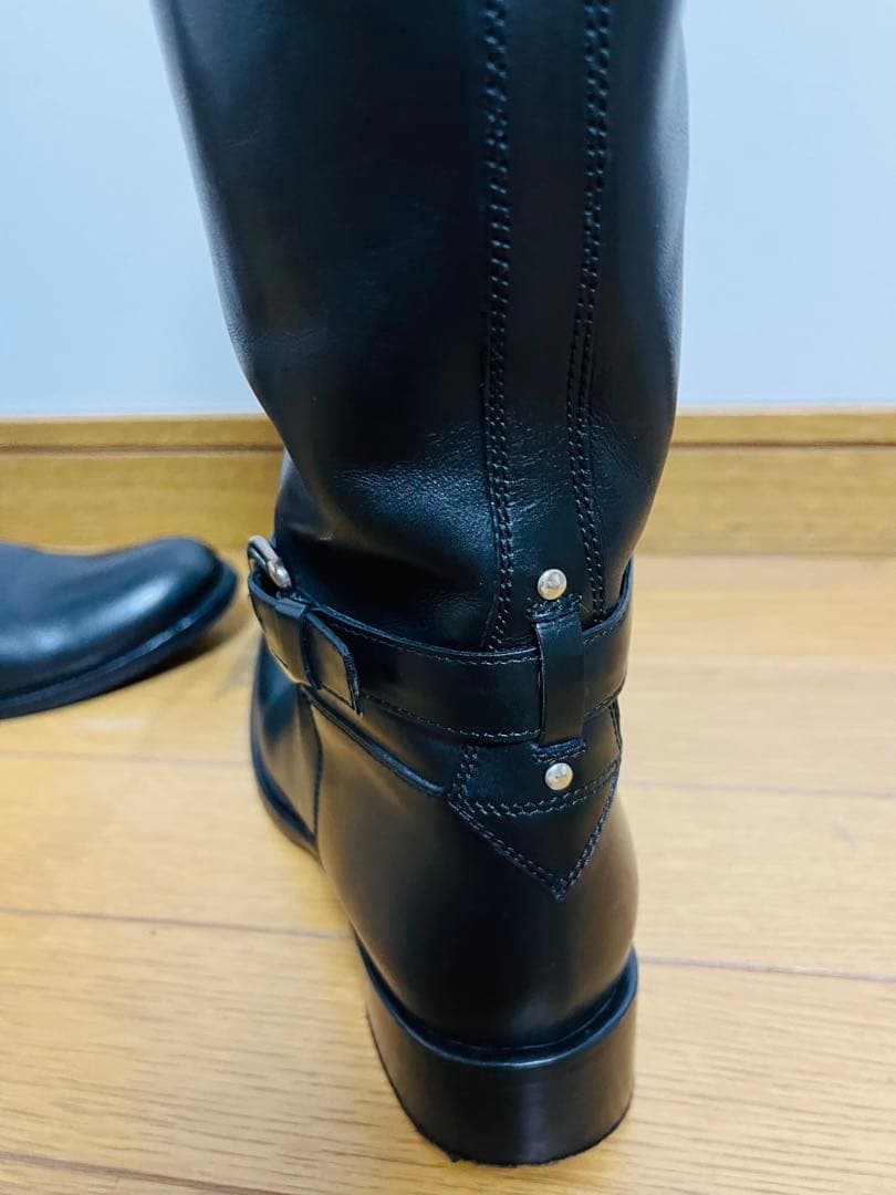 超美品！プラダ　ブラックレザー ロングブーツ バックル付き