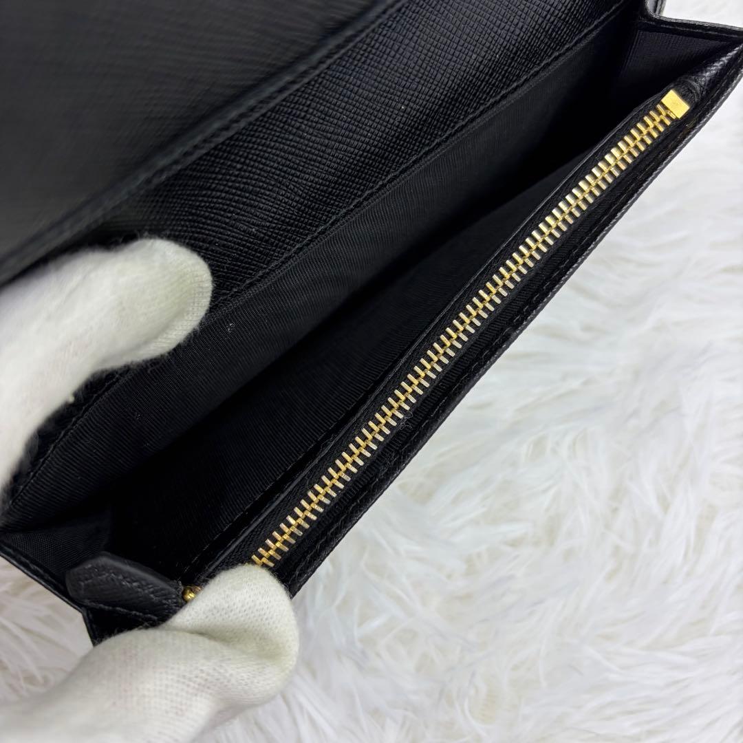 美品✨️プラダ 長財布 折り財布 サフィアーノ レザー ゴールド金具 ブラック