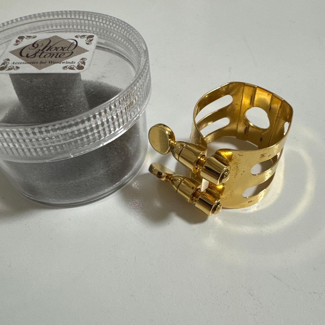 WoodStone アルトサックス リガチャー メイヤーラバー用 (金メッキ)