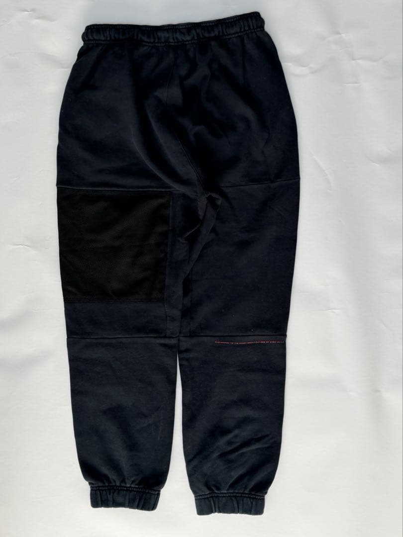 Nike Mサイズ 黒パンツ ジッパーポケット付き