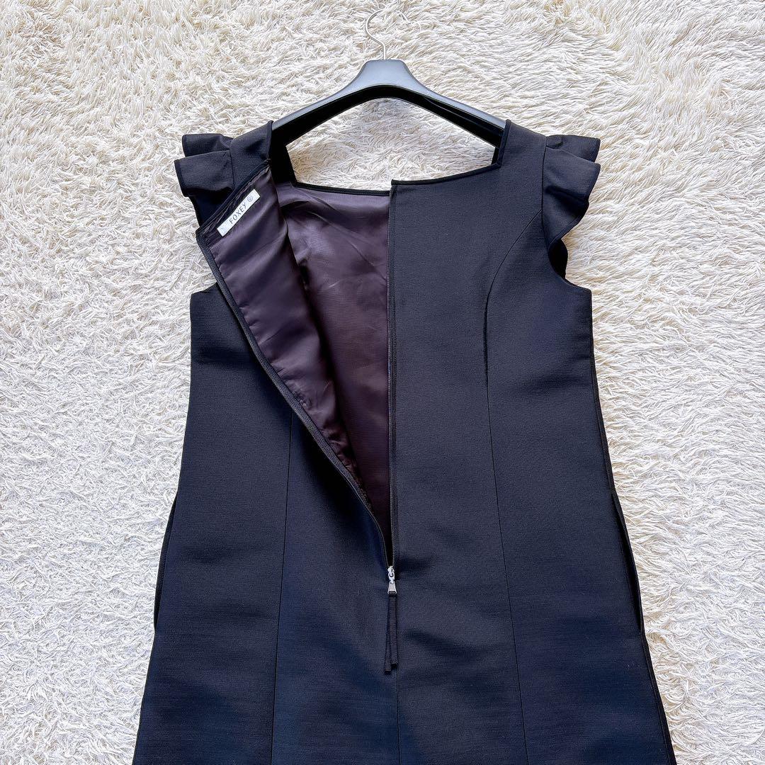 フォクシー Dress フリルドレス 40 黒 ひざ丈 光沢 袖フリル