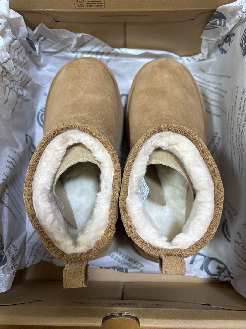 【新品未使用】 UGG クラシック ウルトラミニ ニューハイツ　厚底　24.0