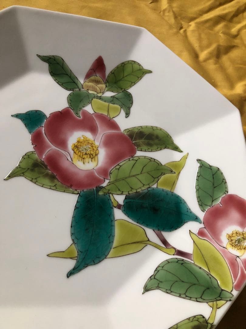 色絵椿ノ図　飾皿　中憲一　氏作　共箱入