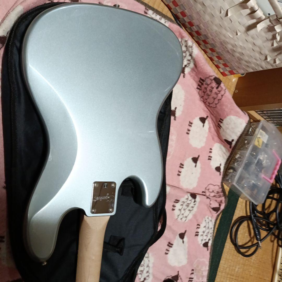 Squier Jazz Bass シルバー アフィニティシリーズ