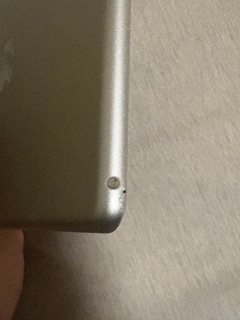 Apple iPad 第七世代　32gb wifiモデル　完動品 充電器付き