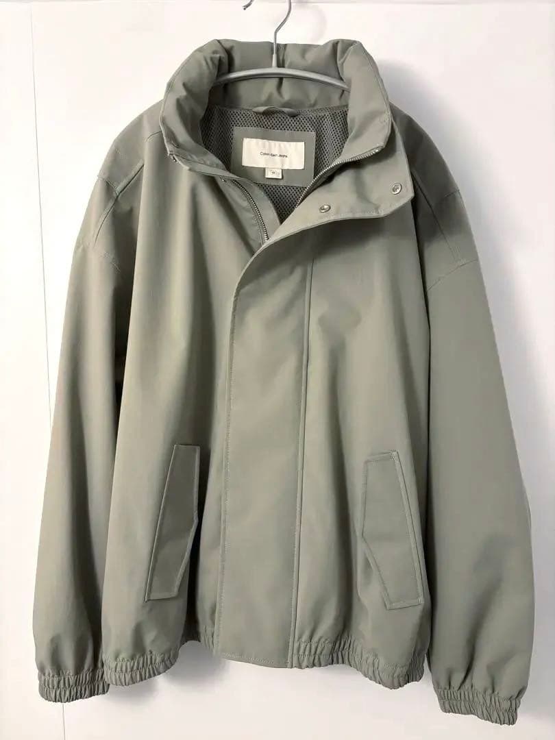 【新品タグ付】 スタンドネックブルゾン　カーキグリーン