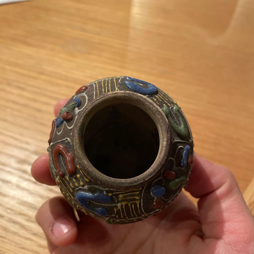 多色装飾の陶器小型壺