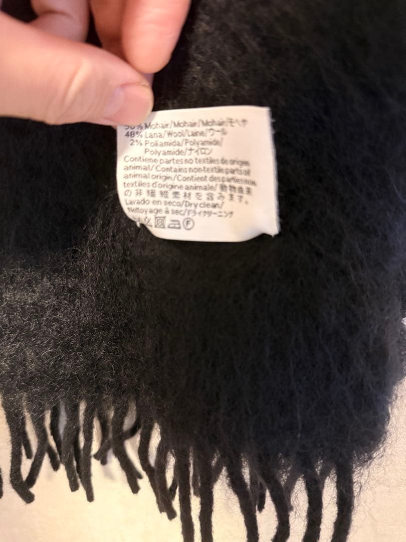 LOEWE ブラック マフラー