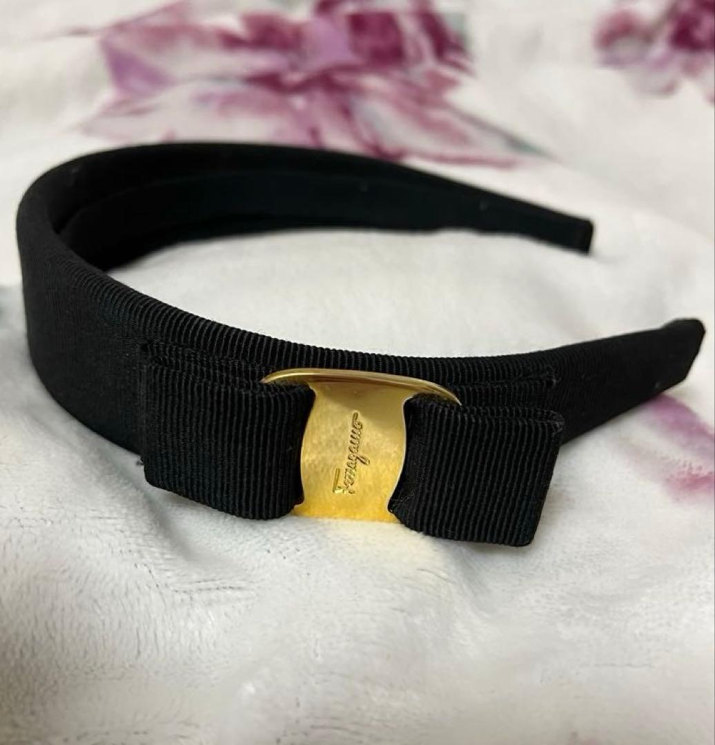 【美品】フェラガモ✨️リボン付き黒カチューシャ