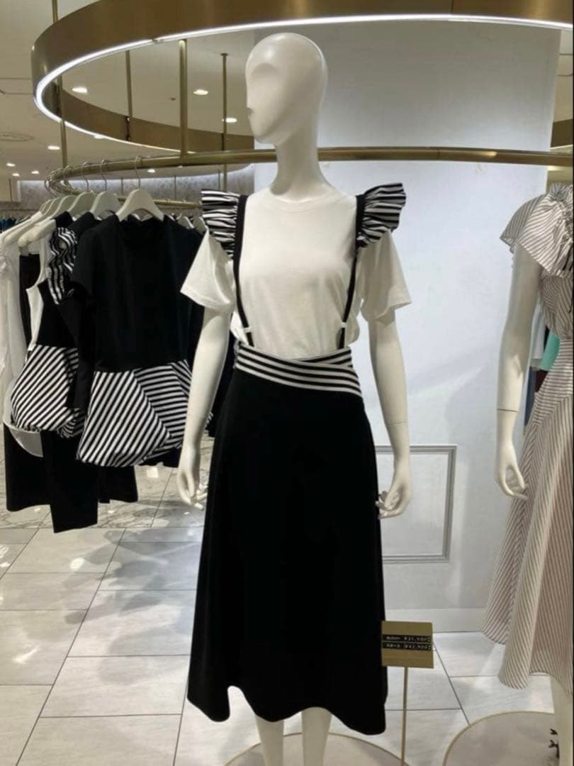 美品　24ss BORDERS at BALCONY フリルサスペンダーTシャツ