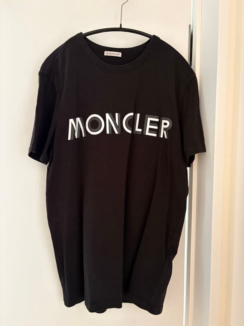 MONCLER ブラック Tシャツ MAGLIA