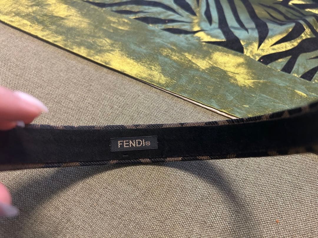FENDI ヘアバンド 定番のズッカ柄