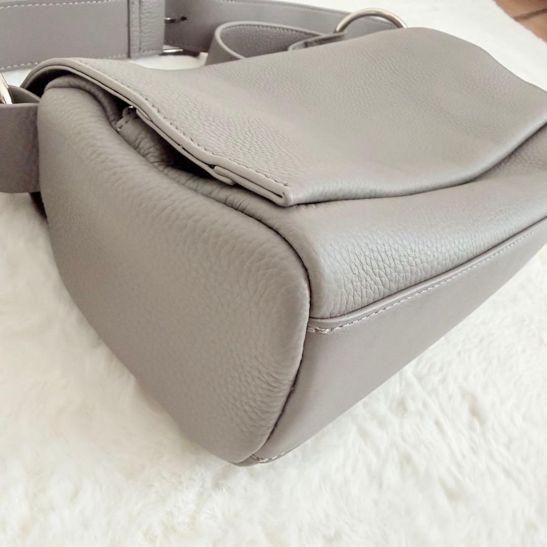 未使用級✨ビアズリー　レザーボディバッグ　トープ　正規品　完売品　2way