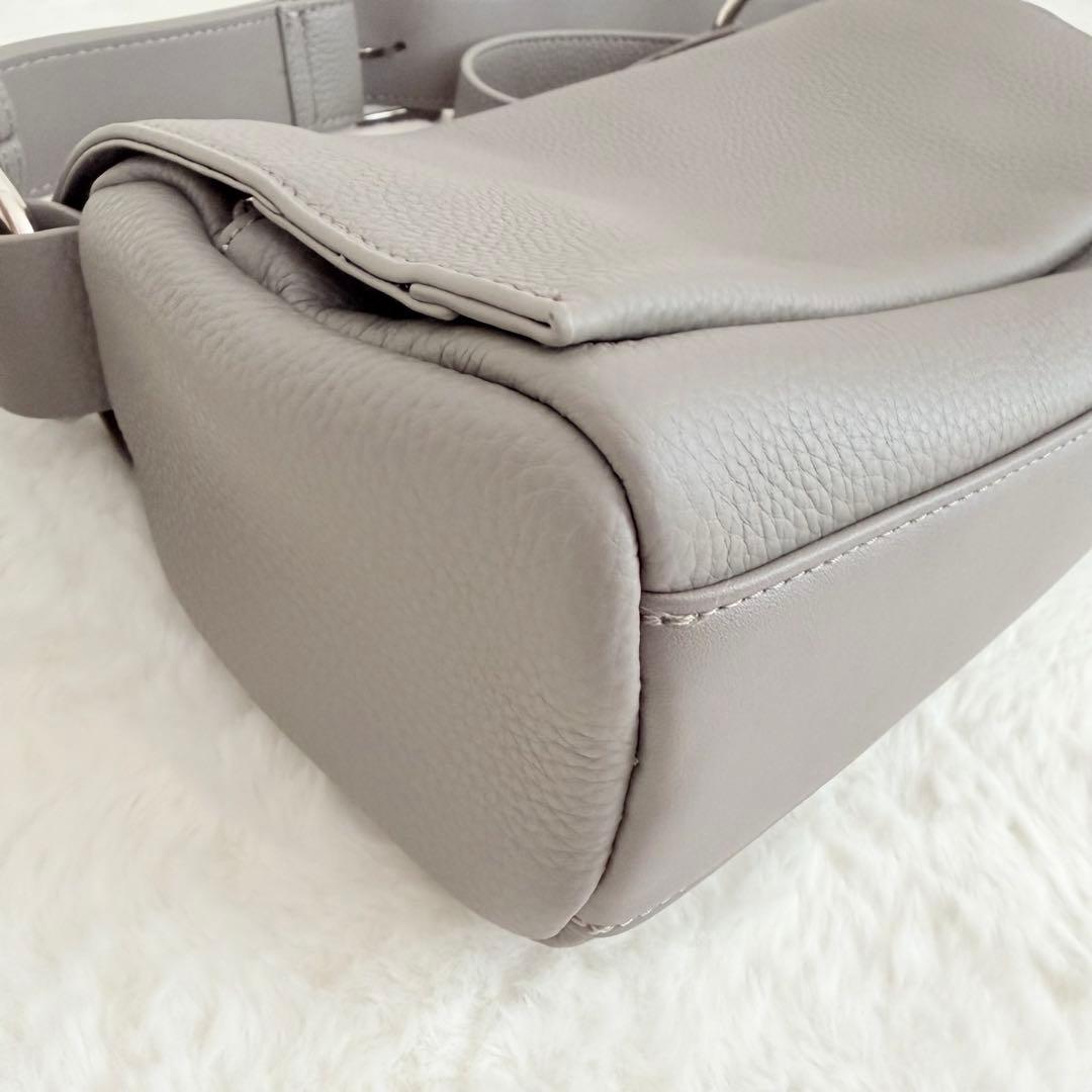 未使用級✨ビアズリー　レザーボディバッグ　トープ　正規品　完売品　2way