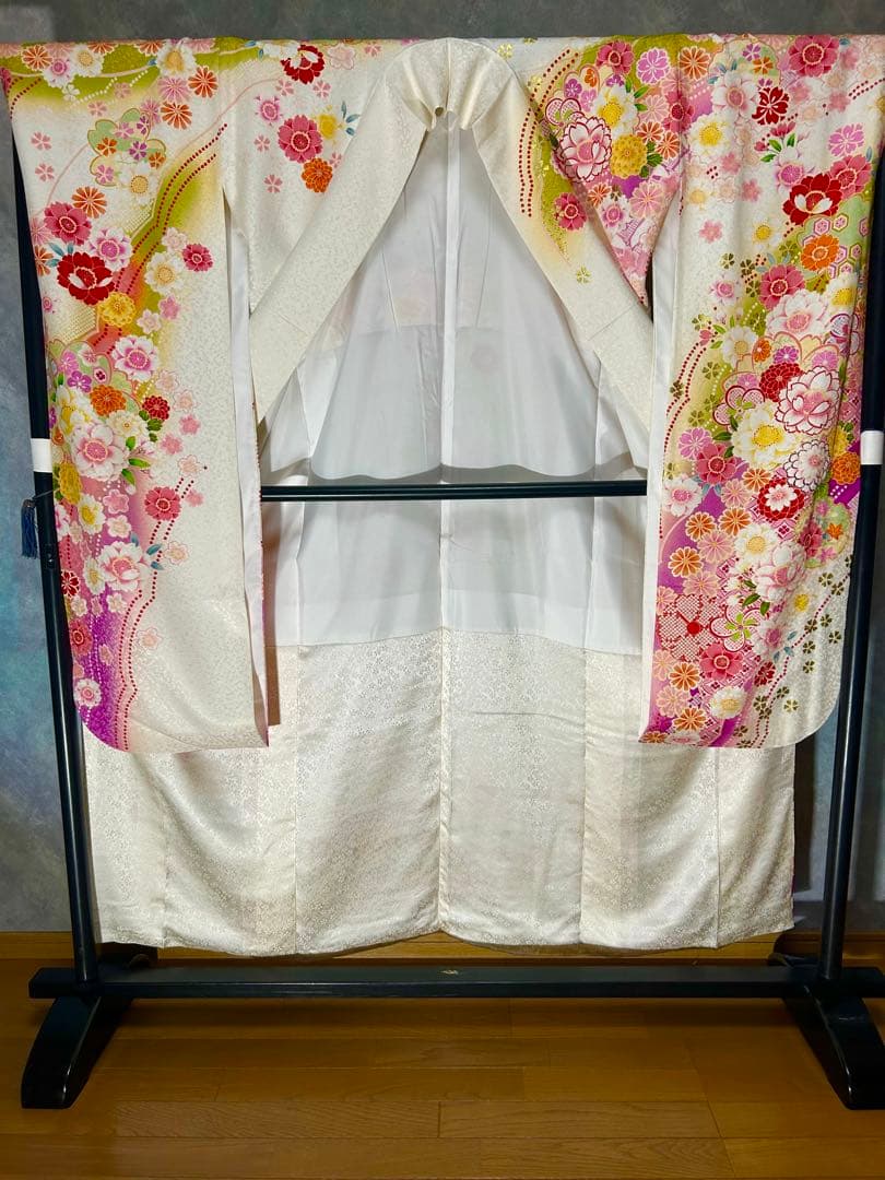 ツインズ☆218000円華やかな花模様お仕立て品振袖☆身丈155.5cm