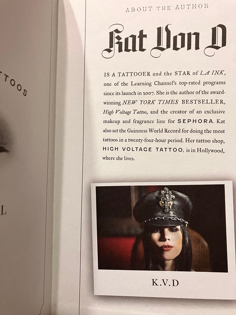 Kat Von D The Tattoo Chronicles タトゥー　洋書