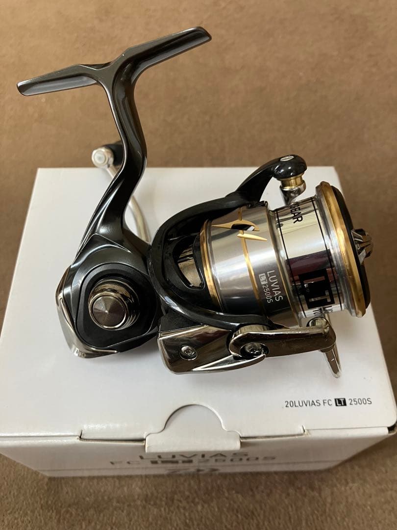 ダイワ　20ルビアスFC LT 2500S スピニングリール