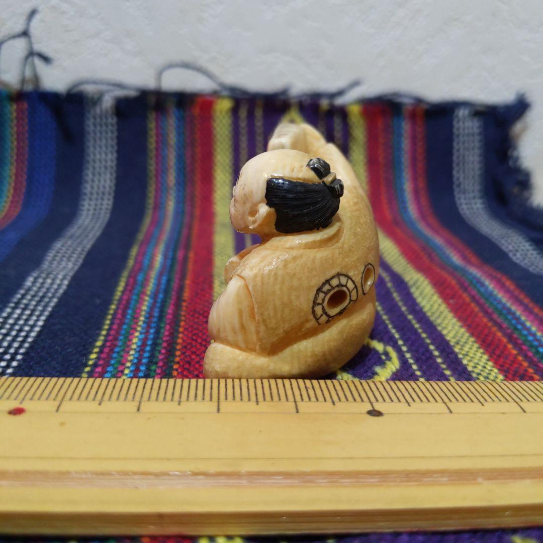 時代提げ物 人物根付 天然素材 在銘【江戸職人】高さ約3.3cm 重さ約40ｇ