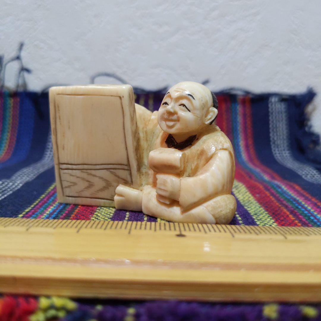 時代提げ物 人物根付 天然素材 在銘【江戸職人】高さ約3.3cm 重さ約40ｇ