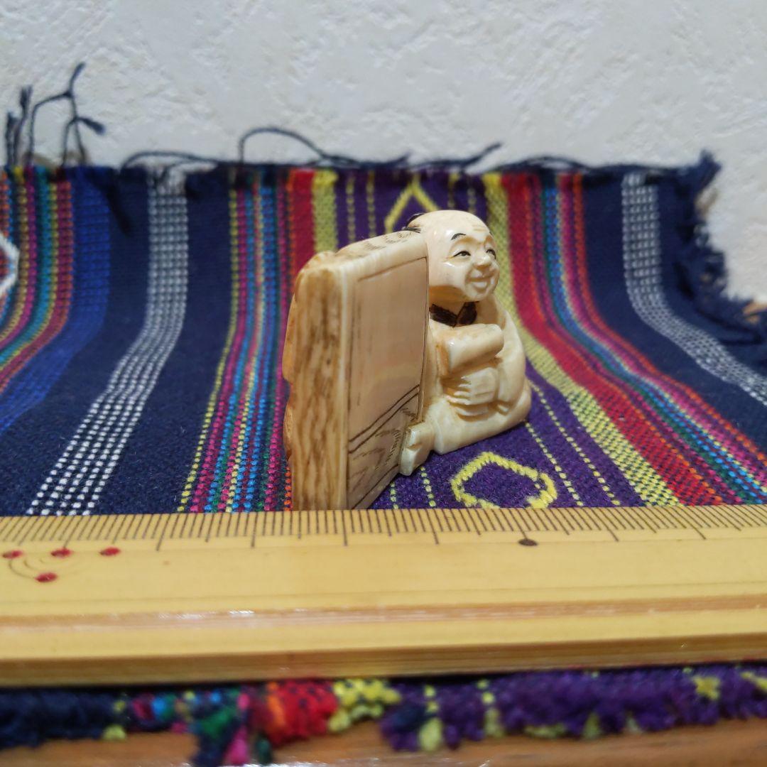 時代提げ物 人物根付 天然素材 在銘【江戸職人】高さ約3.3cm 重さ約40ｇ