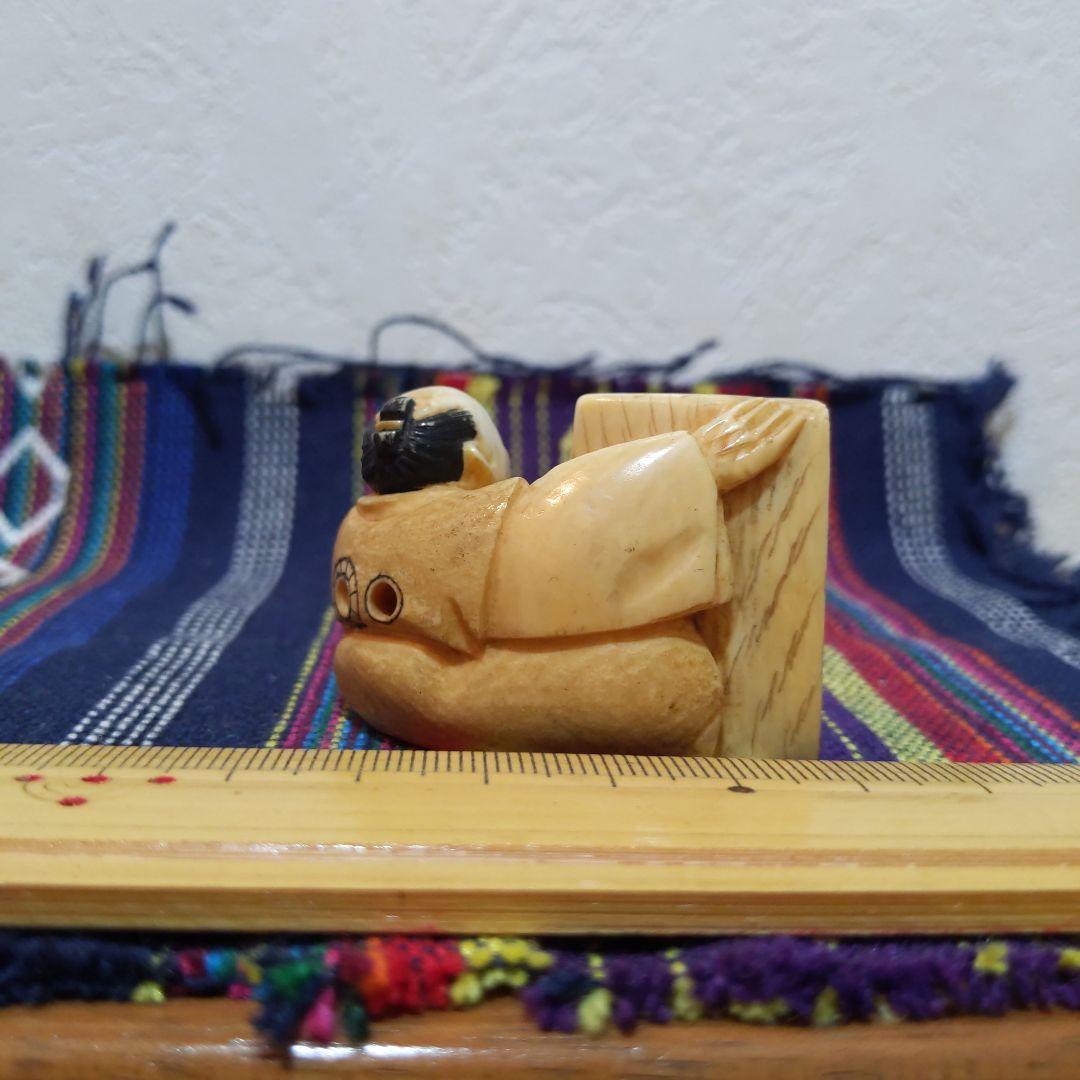 時代提げ物 人物根付 天然素材 在銘【江戸職人】高さ約3.3cm 重さ約40ｇ