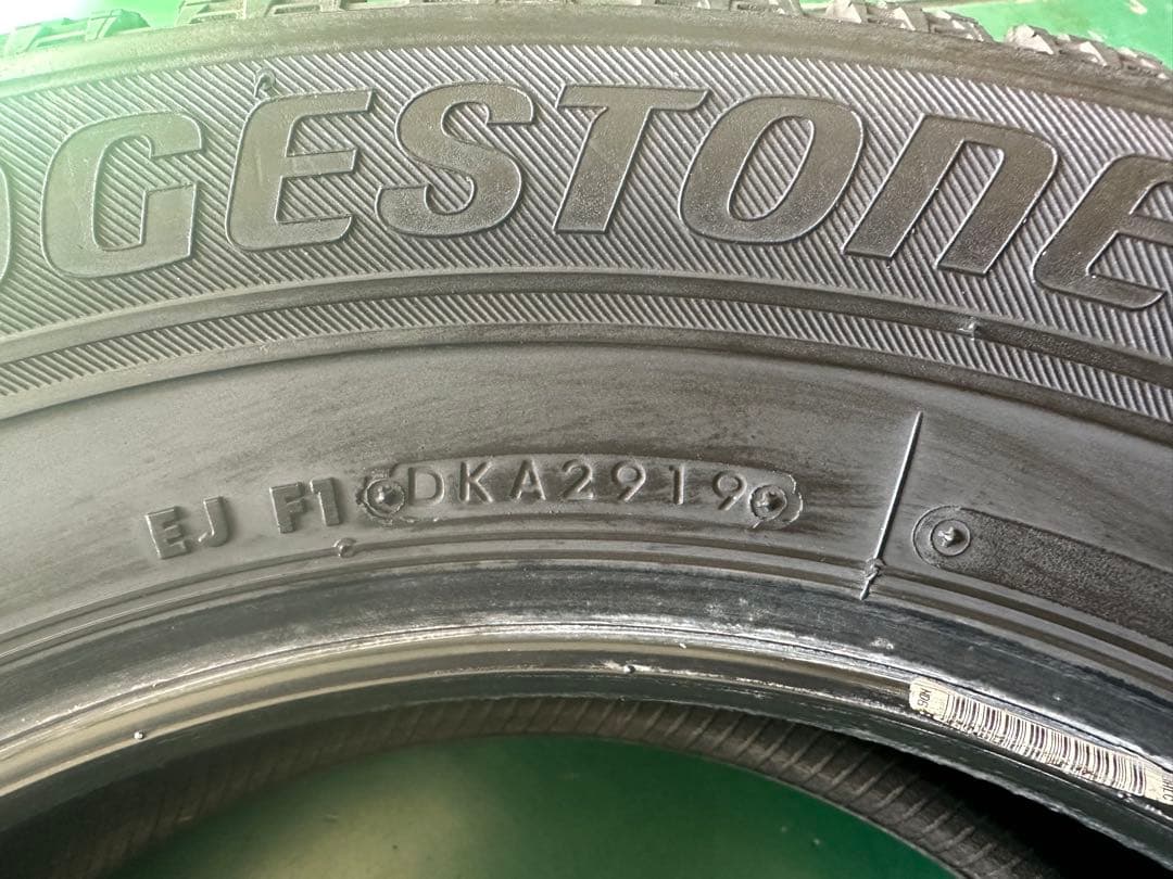 ブリヂストンBLIZZAK 215/60R16 VRX2 4本