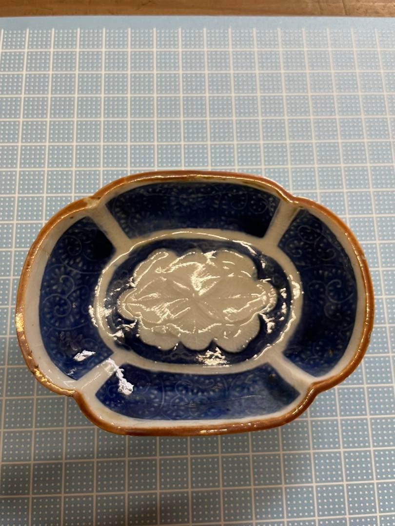 染付陽刻変形皿　5客【m1381 骨董　豆皿　手塩皿 小皿　まとめ売り　本物】