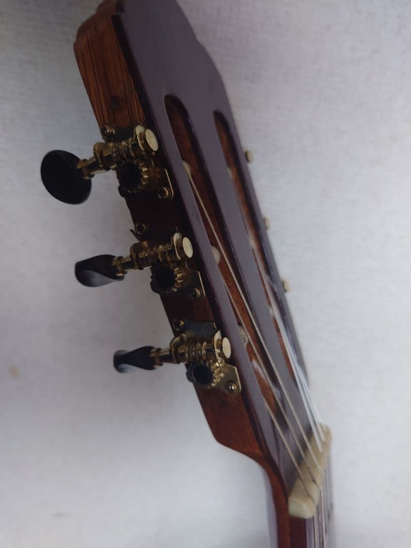 新堀クラシックギターNIIBORI 　GUITAR　DIAMOND　CUT