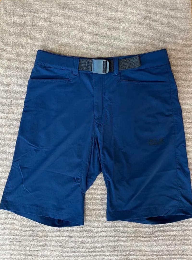 パタゴニアベターセーター　＋　ジャックウルフスキンショートパンツ