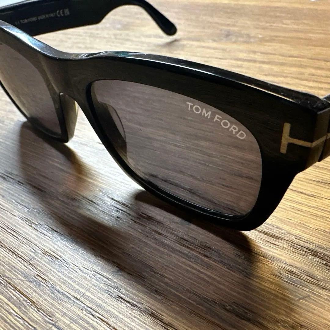 正規品・TOM FORD トムフォード　TF1062 ブラック サングラス