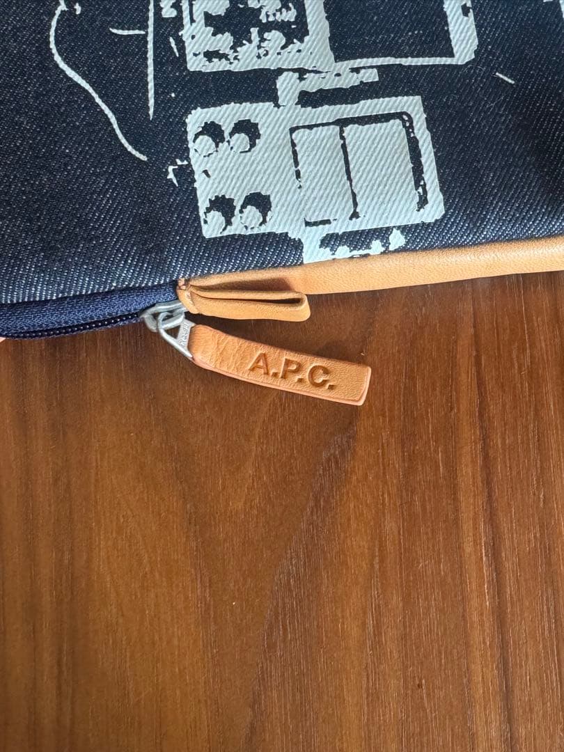 A.P.C. × Incase PCケース