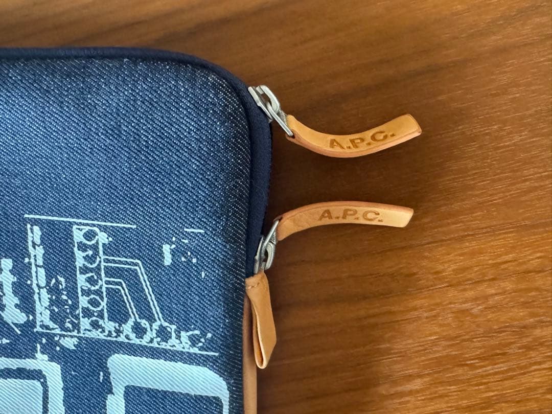 A.P.C. × Incase PCケース