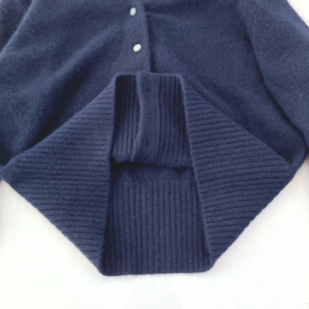 美品　UNTITLED ニット　ふわふわ　ウール　カーディガン　Ｖネック　紺