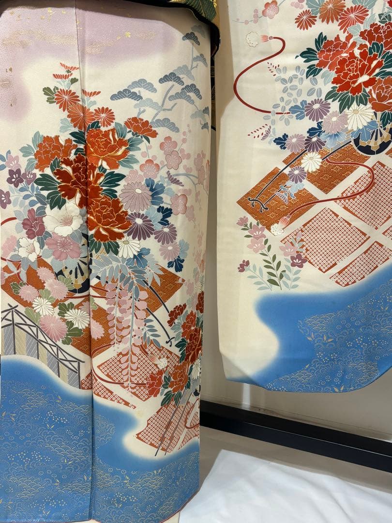 【なでしこ】正絹　振袖　クリーム色　古典柄　金駒刺繍　k1233
