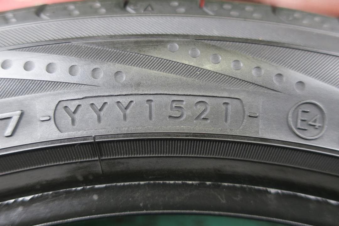 極上山 21~22年製 225/45R18 ヨコハマ ブルーアース RV-02
