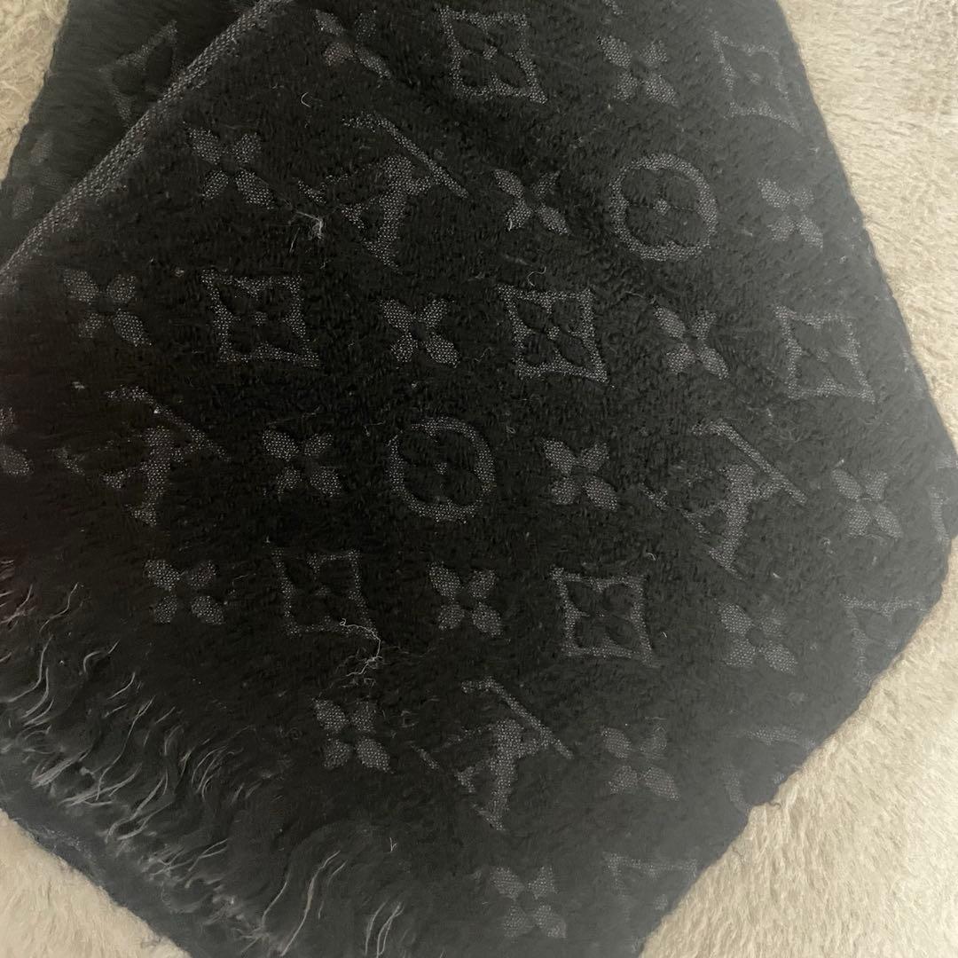 LOUIS VUITTON ブラックマフラー