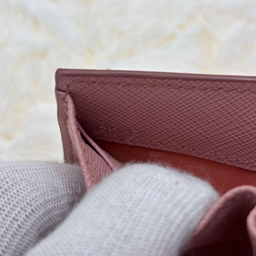 美品✨プラダ　シャイン　ピンク　三つ折り財布　サフィアーノレザー　折り財布