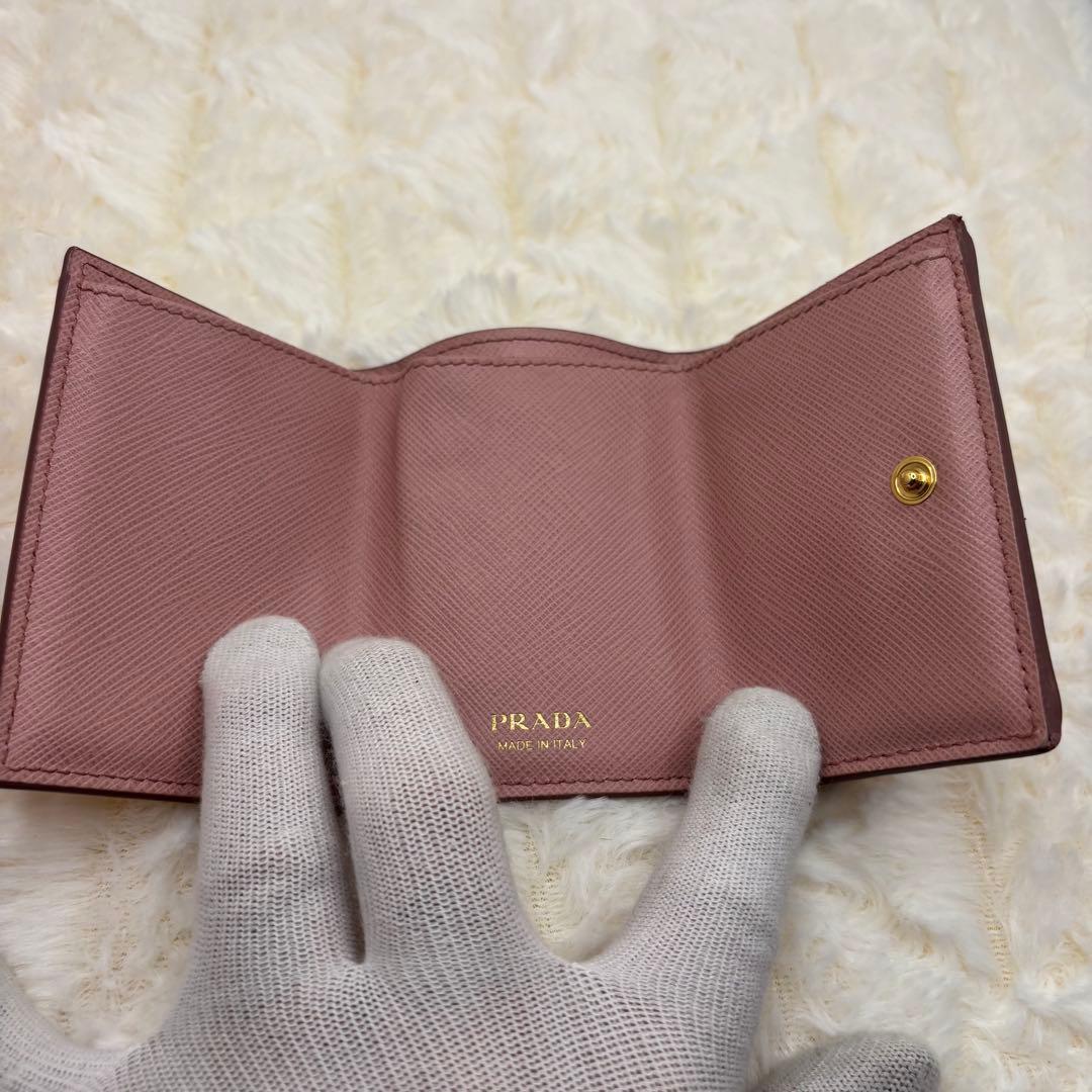 美品✨プラダ　シャイン　ピンク　三つ折り財布　サフィアーノレザー　折り財布