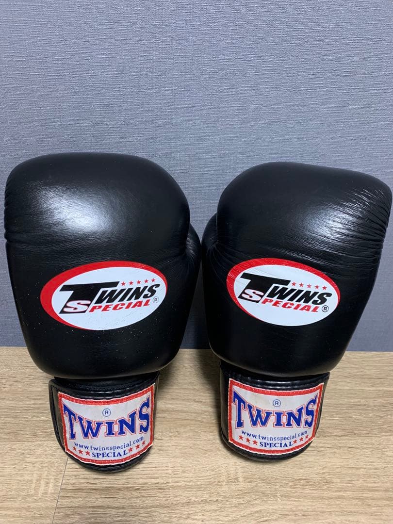 TWINS SPECIAL ボクシンググローブ THAISMAIレガースセット