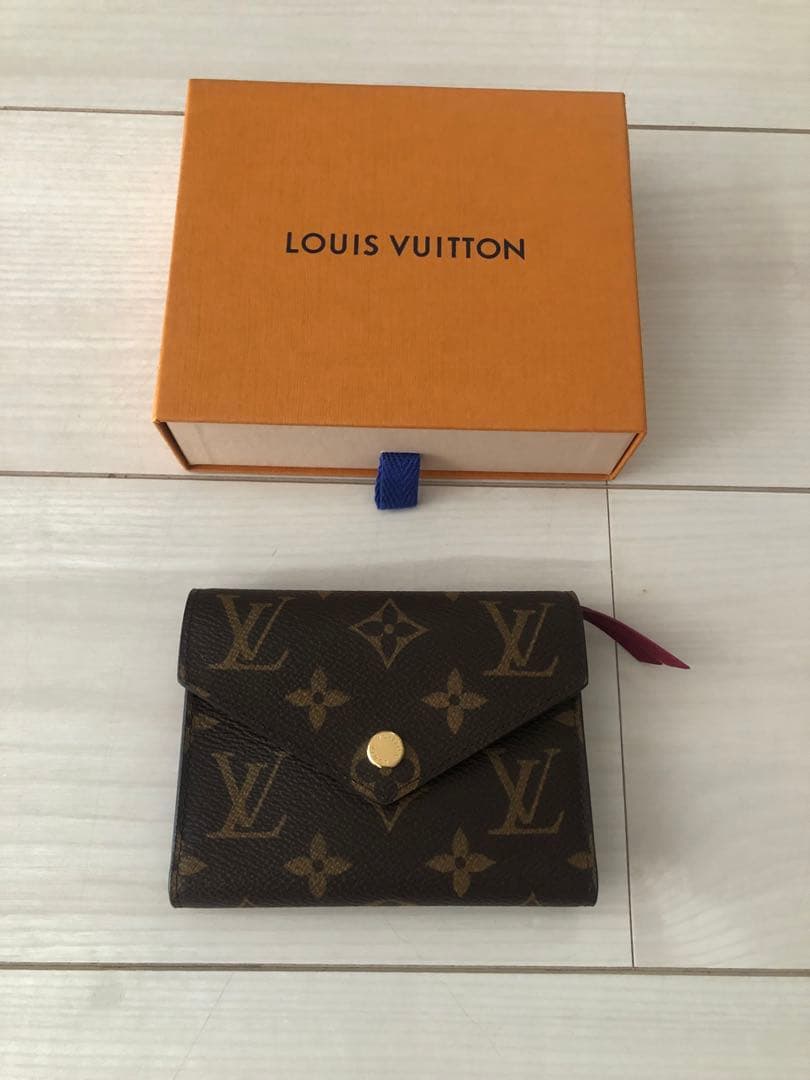 ミナミ　　　Louis Vuitton モノグラム ヴィクトリーヌ財布