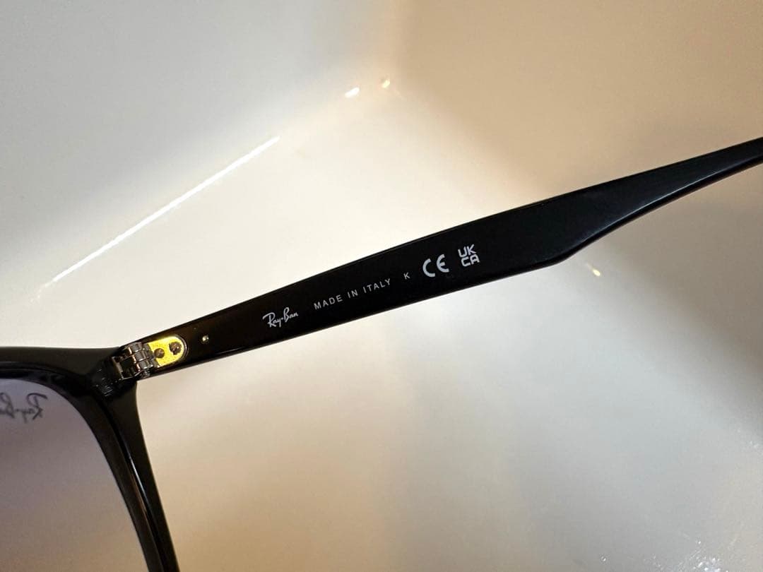 タイムセール！ラスト1本！RayBan レイバン　RB4258F ライトカラー