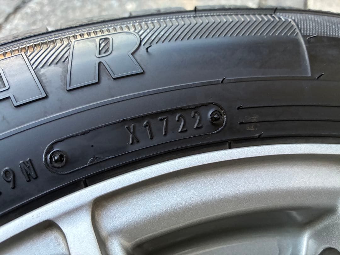 【送料込】22年バリ溝 スタッドレスタイヤ195/65R15 プリウスなど