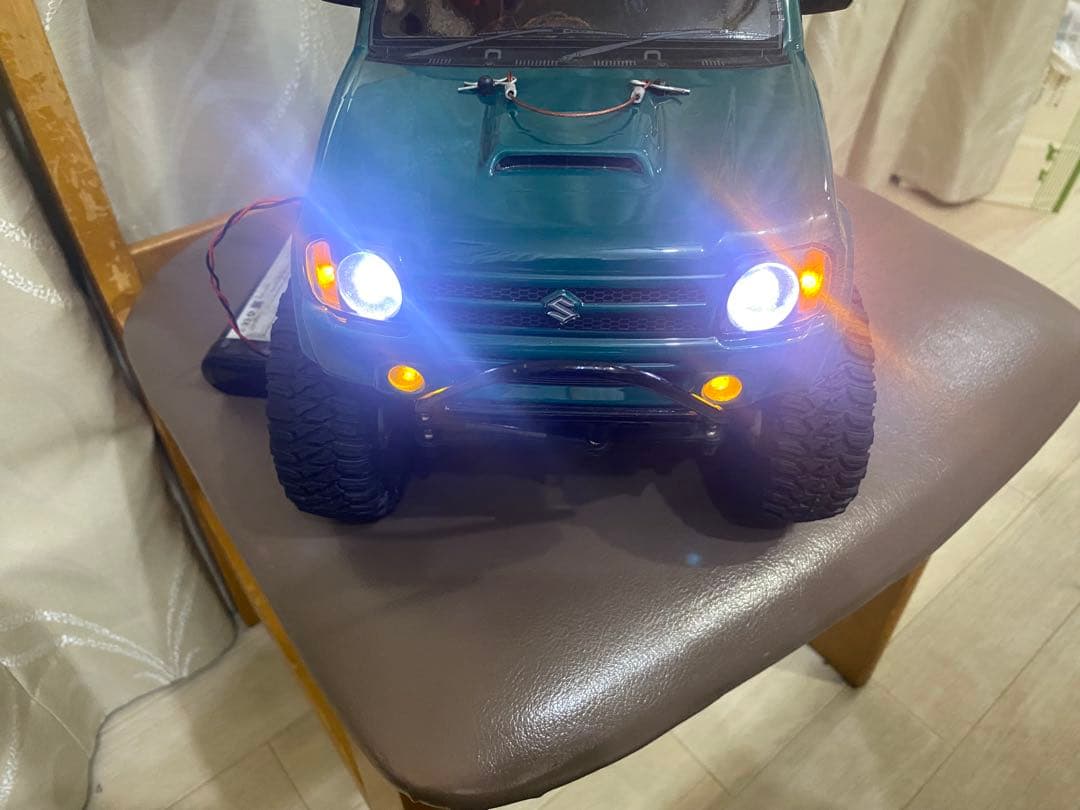 アソシエイテッド cr-12 ジムニーボディ LEDライト付き