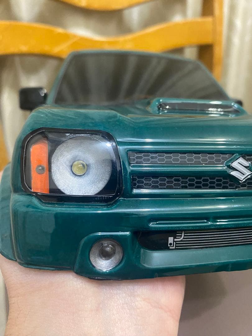 アソシエイテッド cr-12 ジムニーボディ LEDライト付き