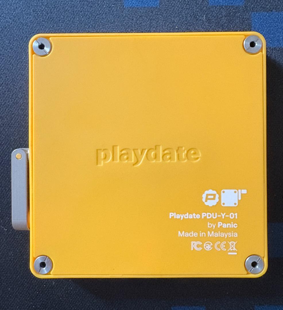 Playdate 本体＋専用カバー