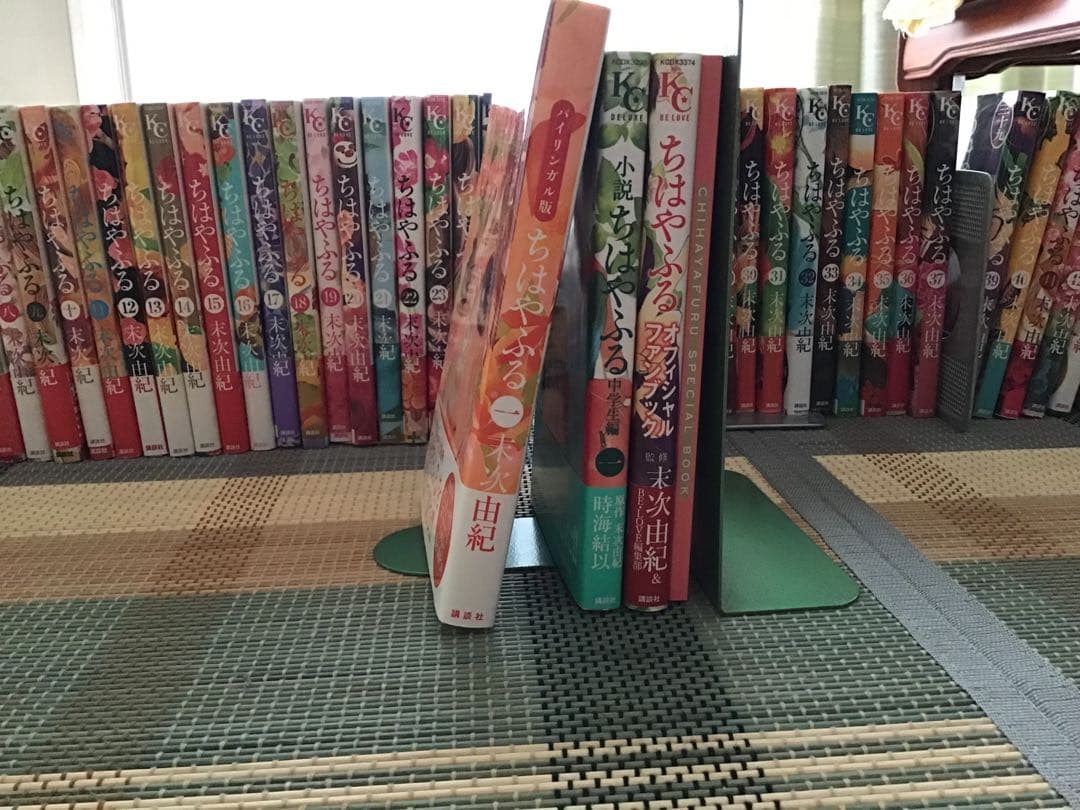 「ちはやふる」1から50巻（38、46、47、48巻欠品）バイリンガル版、小説他