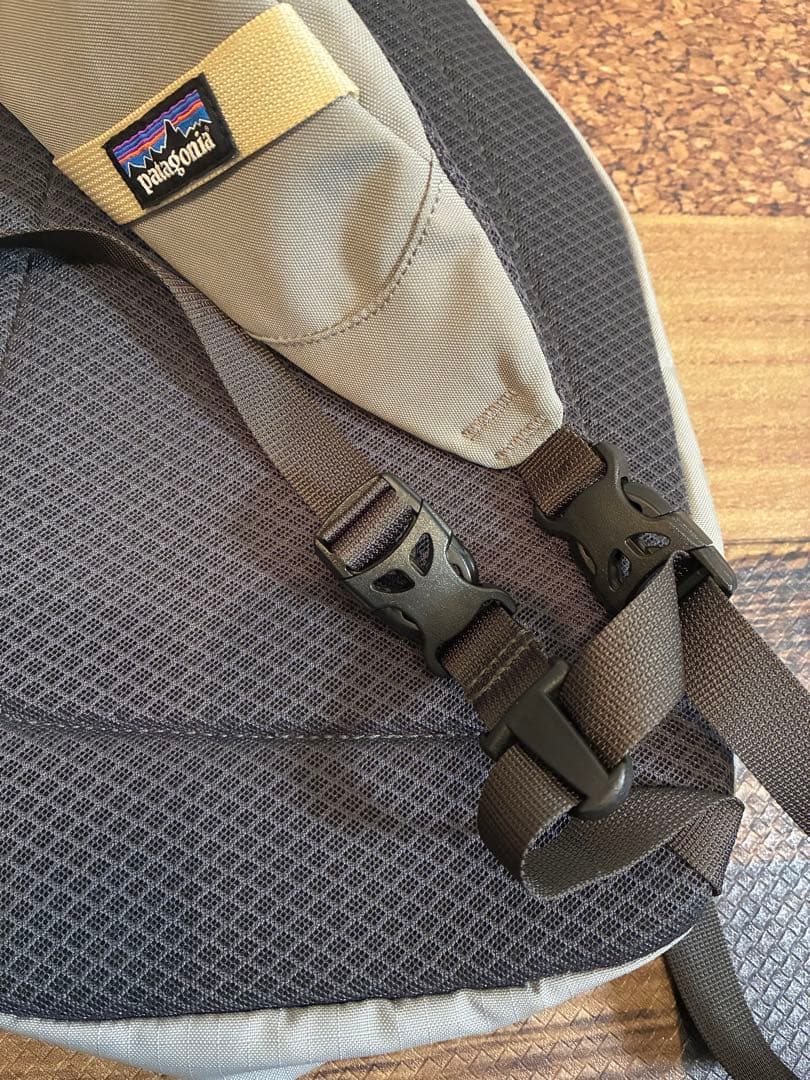 極美　Patagonia パタゴニア　ショルダーバッグ ボディバッグ　グレー8L